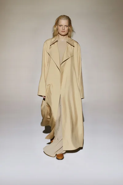 Look 12